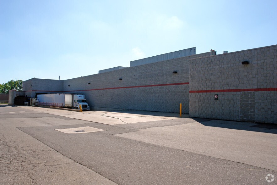 37530-37700 W Twelve Mile Road, Farmington Hills, MI à louer - Photo du bâtiment - Image 2 de 4