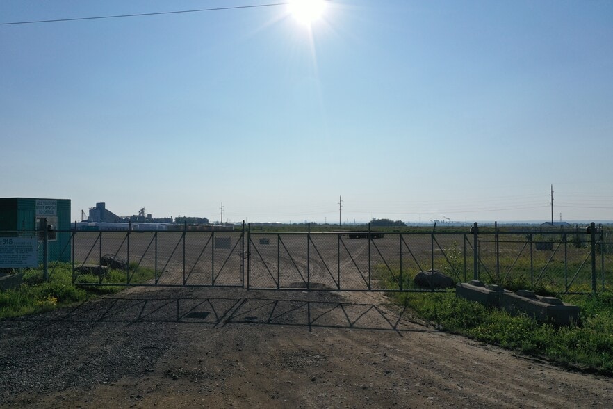 825 & Range Rd, Sturgeon County, AB à vendre - Photo du bâtiment - Image 2 de 5