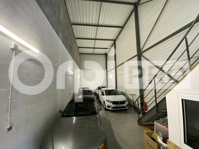 Flex in Limas for lease - Interior Photo - Image 2 of 3