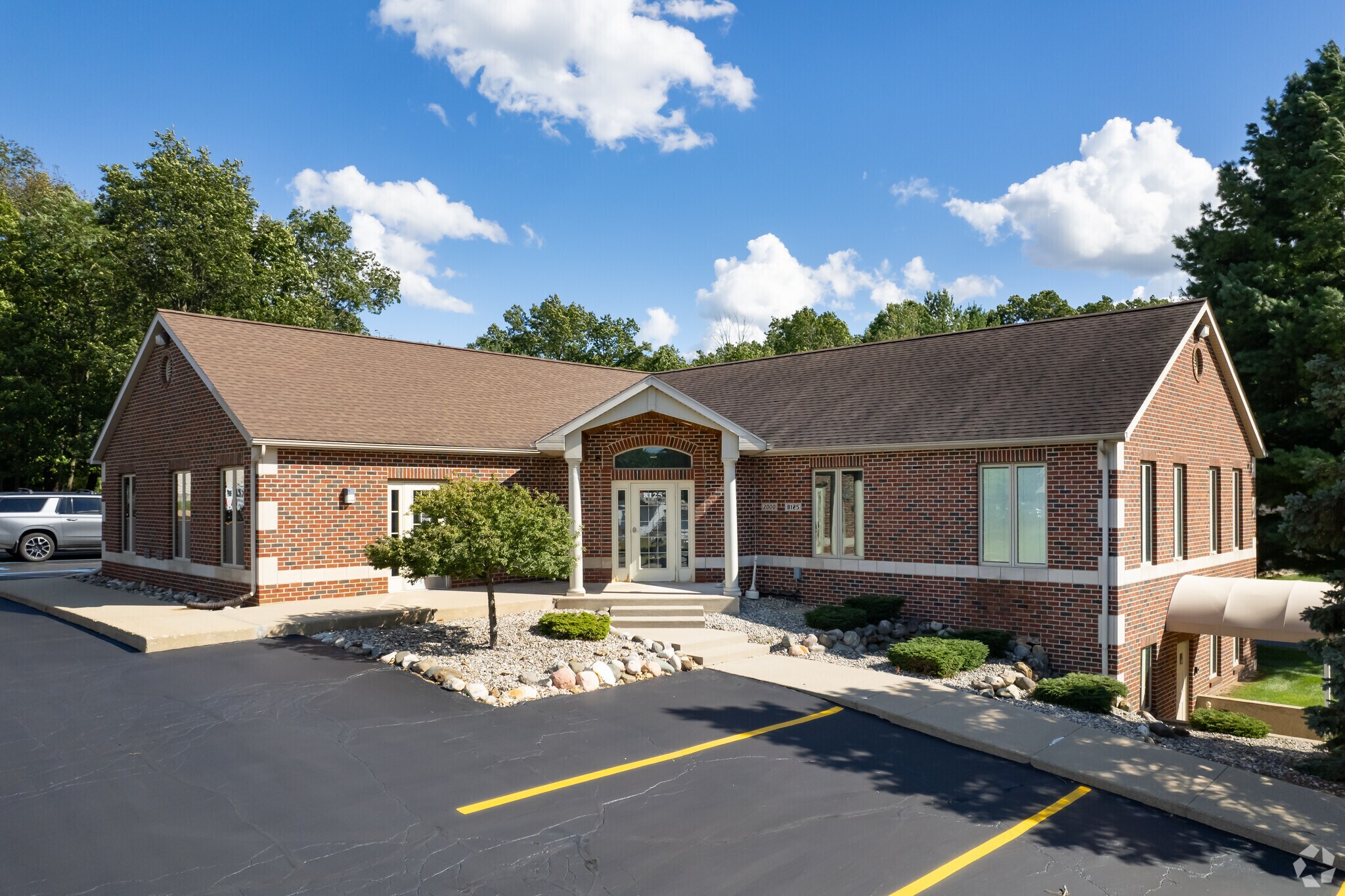 8125 Valleywood Ln, Portage, MI for lease Primary Photo- Image 1 of 15