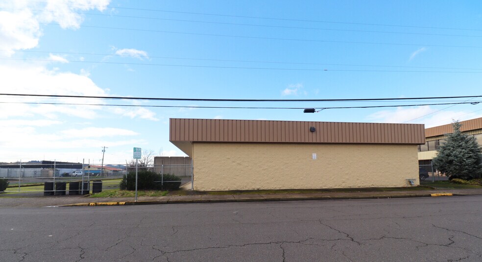 960 Conger St, Eugene, OR à louer - Photo du bâtiment - Image 2 de 8