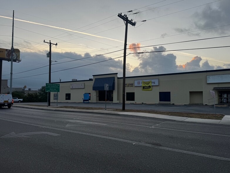 2200-2206 NW Loop 410, San Antonio, TX for lease - Building Photo - Image 2 of 29