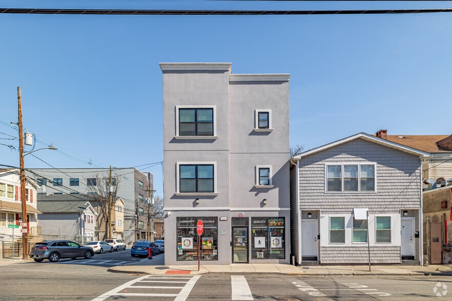 215 Rosa Parks Blvd, Paterson, NJ for sale - Building Photo - Image 2 of 5