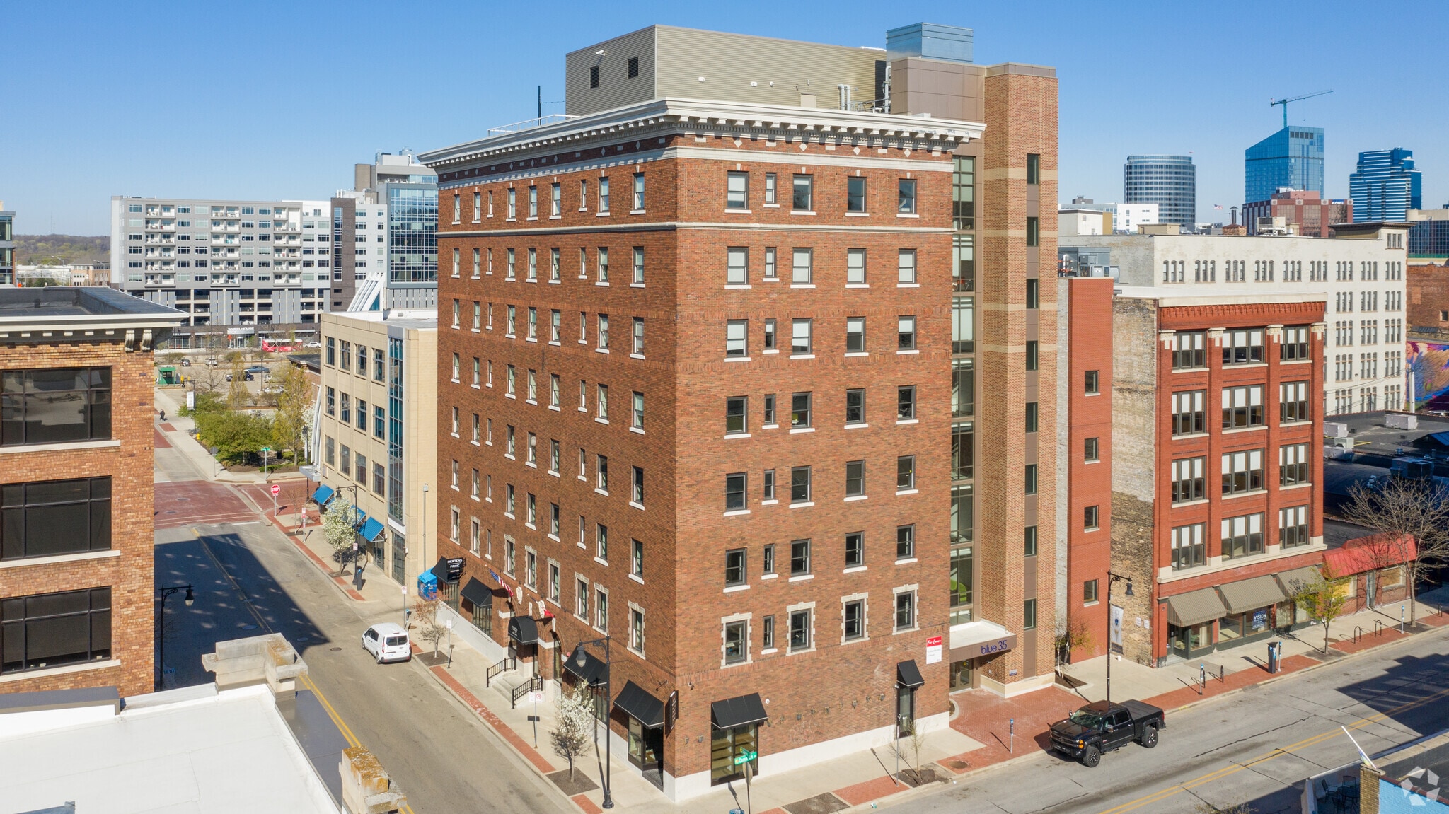 35 Oakes St SW, Grand Rapids, MI for lease Primary Photo- Image 1 of 18