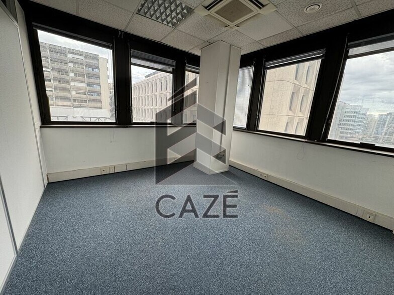Office in Bordeaux for lease - Interior Photo - Image 2 of 4