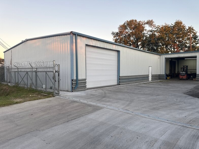 4823 Winfield Rd, Houston, TX à louer - Photo du bâtiment - Image 1 de 12