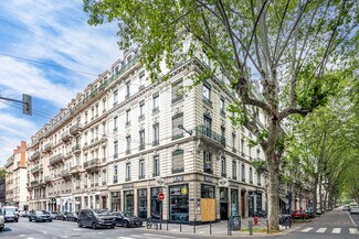 Plus de détails pour 76 Avenue Maréchal De Saxe, Lyon - Commerce de détail à louer