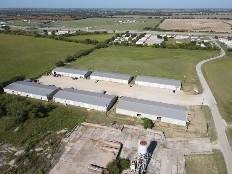 900 Utility Rd, Sanger, TX à louer - Photo du bâtiment - Image 2 de 5