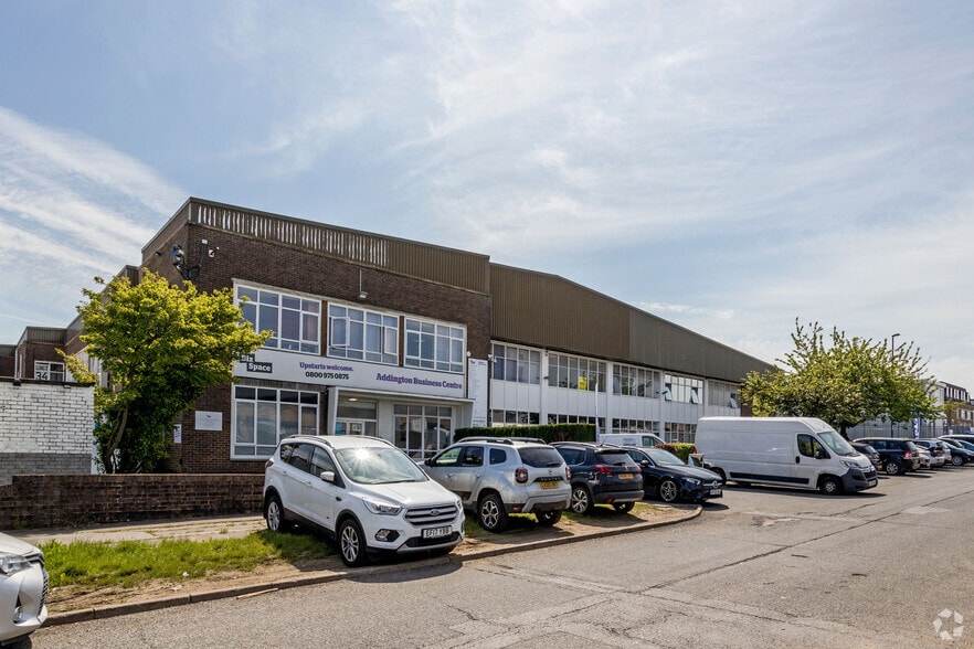 Vulcan Way, Croydon à louer - Photo du bâtiment - Image 2 de 45