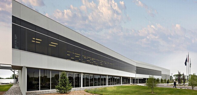 Plus de détails pour 2700 S Saginaw Rd, Midland, MI - Industriel à vendre