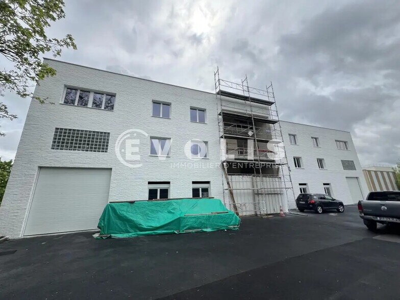 Bureau dans Neuilly-sur-Marne à louer - Photo du bâtiment - Image 2 de 3