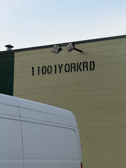 11001 York Rd, Cockeysville, MD à louer - Photo du bâtiment - Image 3 de 18