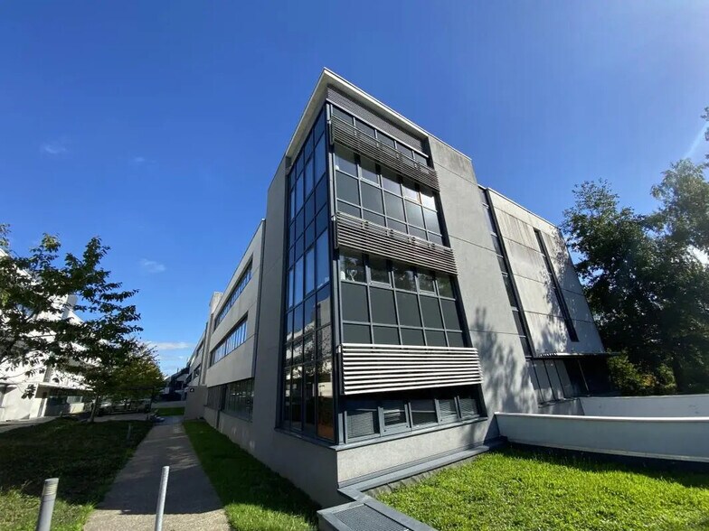 Office in Rennes for lease - Building Photo - Image 1 of 7