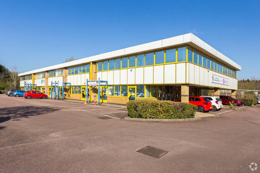 1-10 Horsted Sq, Uckfield for lease - Primary Photo - Image 1 of 4