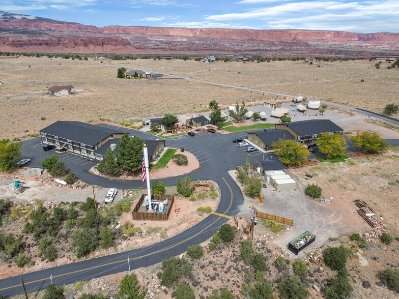 955 E Utah State Route 24, Torrey, UT à vendre - Photo du bâtiment - Image 2 de 23