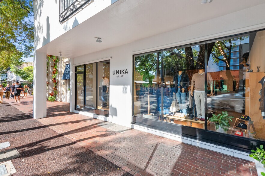 3432 Main Hwy, Miami, FL à louer - Photo du bâtiment - Image 3 de 8