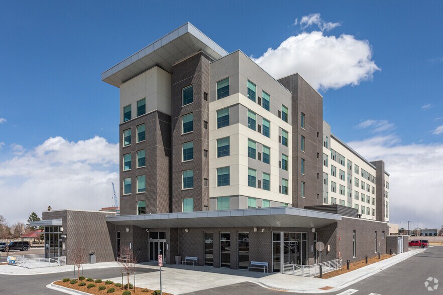 12230 E Colfax Ave, Aurora, CO à louer - Photo du bâtiment - Image 2 de 7