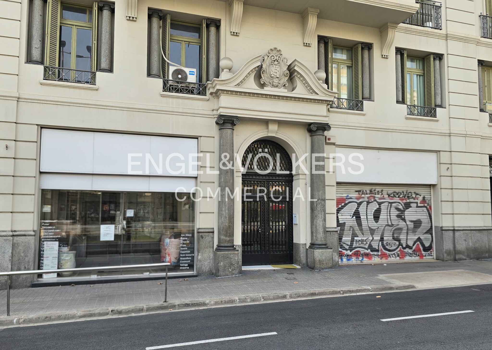 Retail in Barcelona, Barcelona for lease Interior Photo- Image 1 of 19