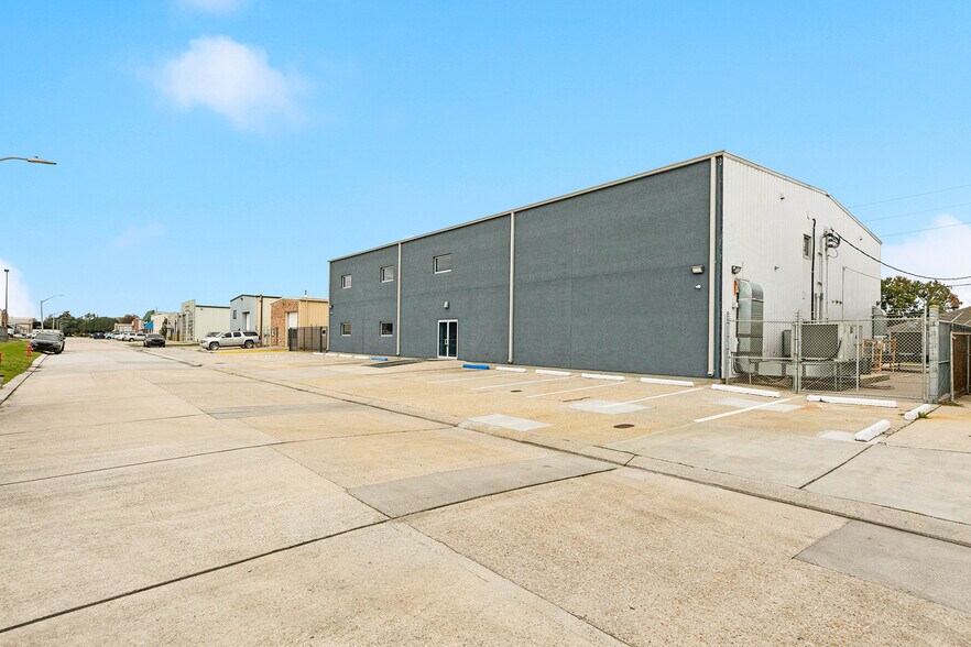 8411 Parc Pl, Chalmette, LA à vendre - Photo du bâtiment - Image 3 de 57