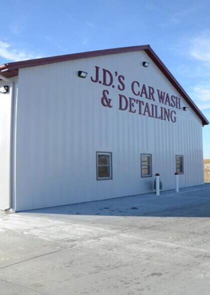 6070 N 261st Cir, Valley, NE à vendre - Photo du bâtiment - Image 1 de 11