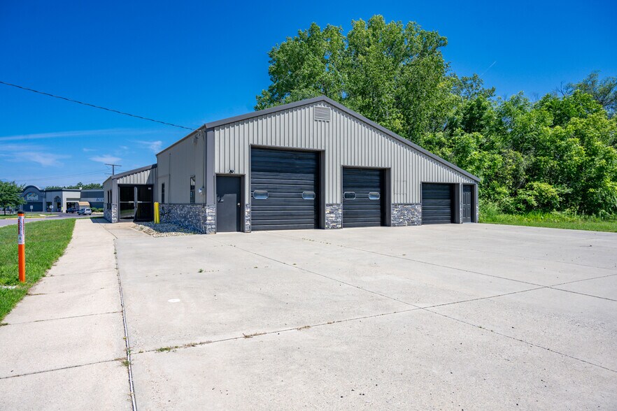 190 Prospect Ave, Mauston, WI à vendre - Photo du bâtiment - Image 1 de 21