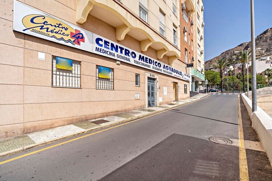 Isla, 2, Roquetas de Mar, Almería for lease - Primary Photo - Image 1 of 43