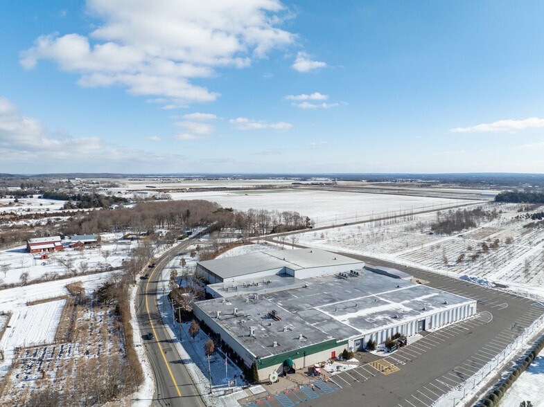 2711 Sound Ave, Calverton, NY for sale - Building Photo - Image 2 of 5