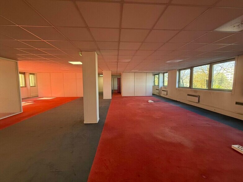 Industrial in Rouen for lease - Interior Photo - Image 3 of 23