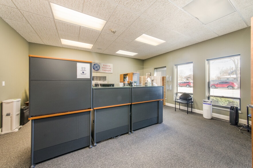 828-828 Busse Hwy, Park Ridge, IL for sale - Building Photo - Image 2 of 24