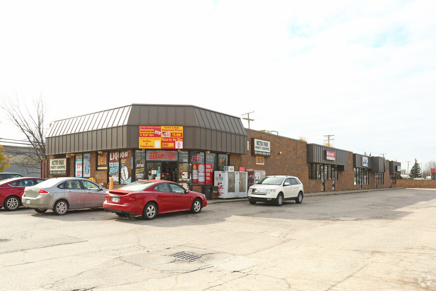 41001-41019 E Huron River Dr, Belleville, MI for lease - Primary Photo - Image 1 of 6