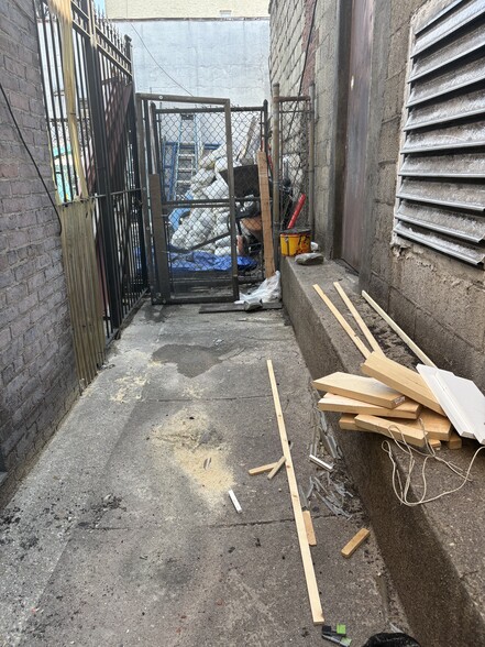 98 Vreeland St, Staten Island, NY for lease - Building Photo - Image 3 of 13