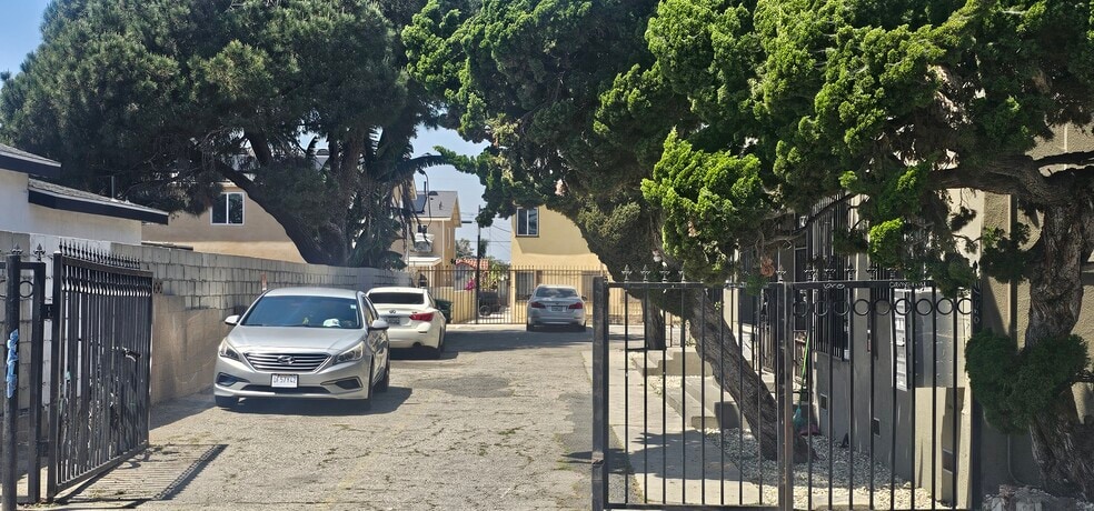 1115 W 111th St, Los Angeles, CA for sale - Building Photo - Image 2 of 4