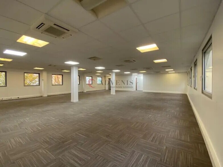 Office in Boulogne-Billancourt for lease - Building Photo - Image 1 of 9