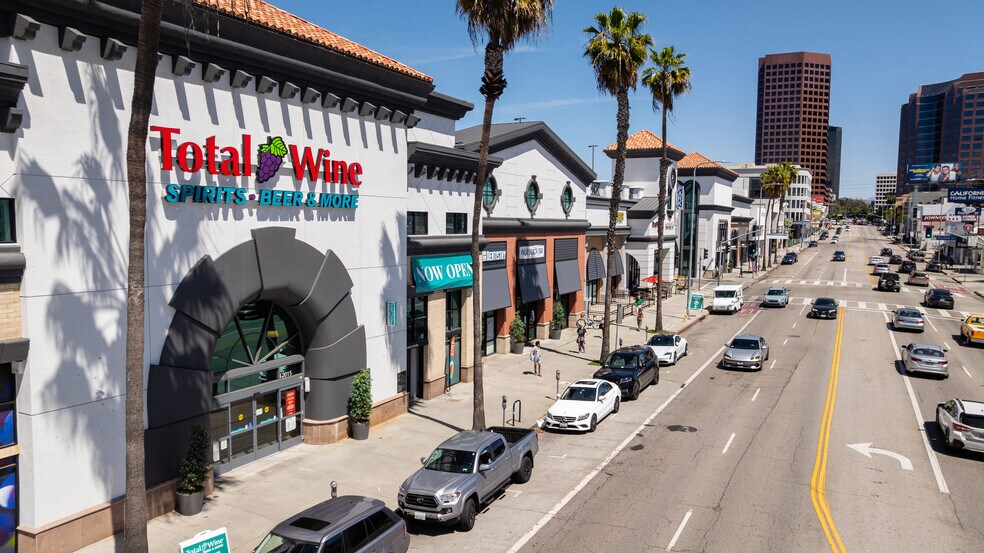 11941-12013 Wilshire Blvd, Los Angeles, CA à louer - Photo du bâtiment - Image 3 de 6