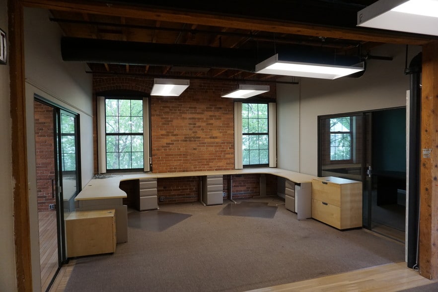 162 Old Colony Ave, Quincy, MA for lease - Interior Photo - Image 2 of 5