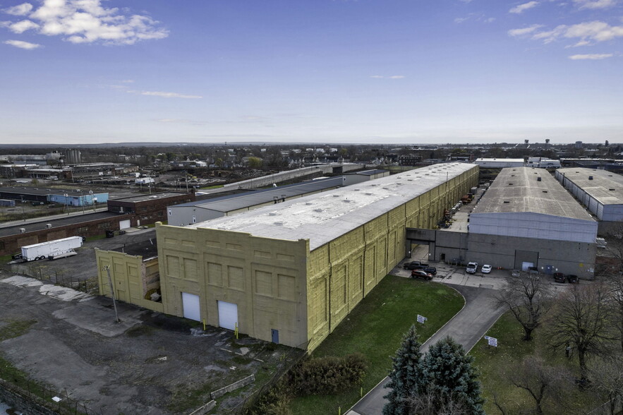 1167 Clinton St, Buffalo, NY for lease - Building Photo - Image 3 of 11