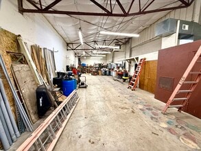 2804 Tractor Ln, Bloomington, IL à louer Photo intérieure- Image 2 de 7