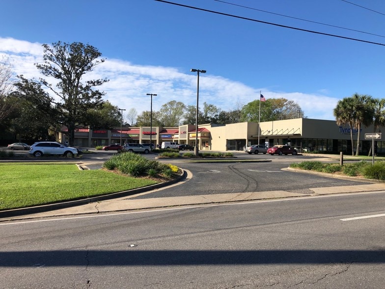 6333-6353 Cottage Hill Rd, Mobile, AL for lease - Primary Photo - Image 1 of 6