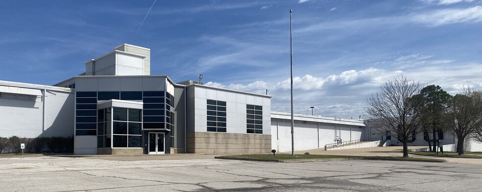 6201 E 43rd St, Tulsa, OK for sale - Building Photo - Image 3 of 10