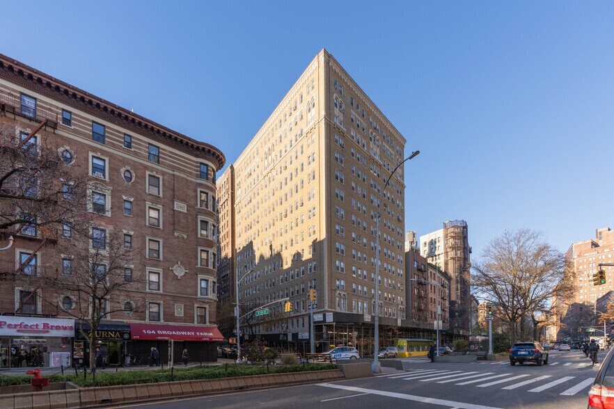 2721-2729 Broadway, New York, NY à louer - Photo du bâtiment - Image 2 de 16