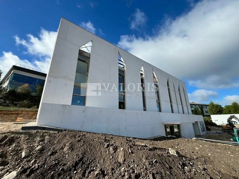 Office in Aix-en-Provence for lease - Building Photo - Image 3 of 15