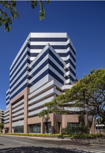 1357 Kapiolani Blvd, Honolulu, HI à louer - Photo du bâtiment - Image 2 de 7