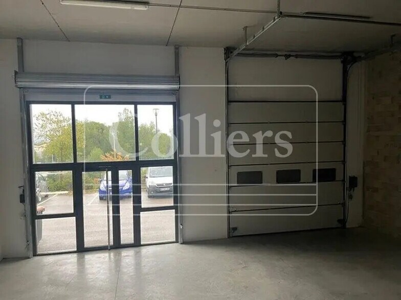 Flex in La Ciotat for lease - Interior Photo - Image 3 of 7