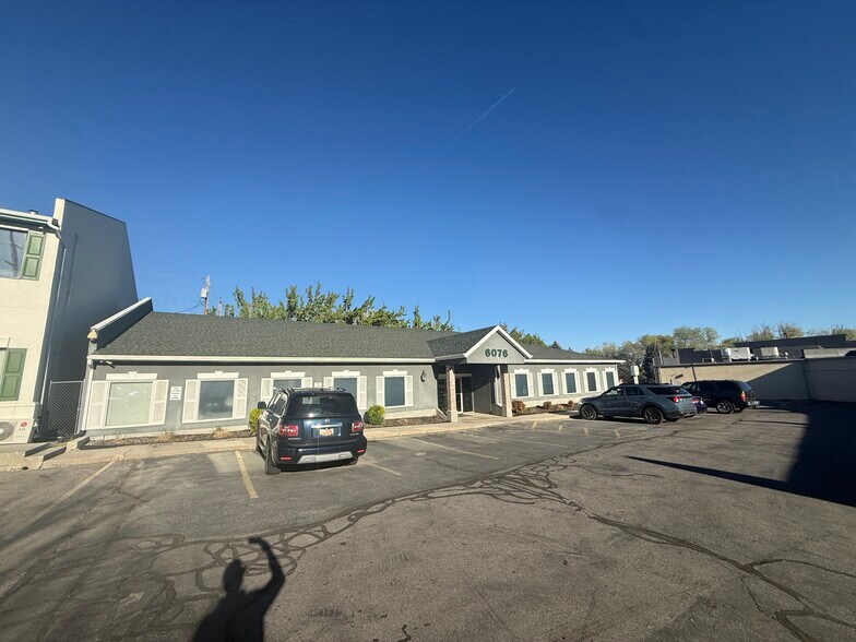 6076 S 900 E, Salt Lake City, UT à vendre - Photo du bâtiment - Image 2 de 10