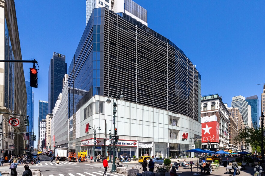 1 Herald Sq, New York, NY for lease - Building Photo - Image 3 of 6