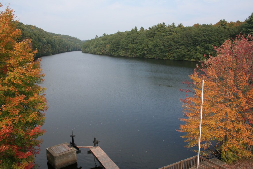 156 River Rd, Willington, CT à louer - Photo du bâtiment - Image 2 de 6