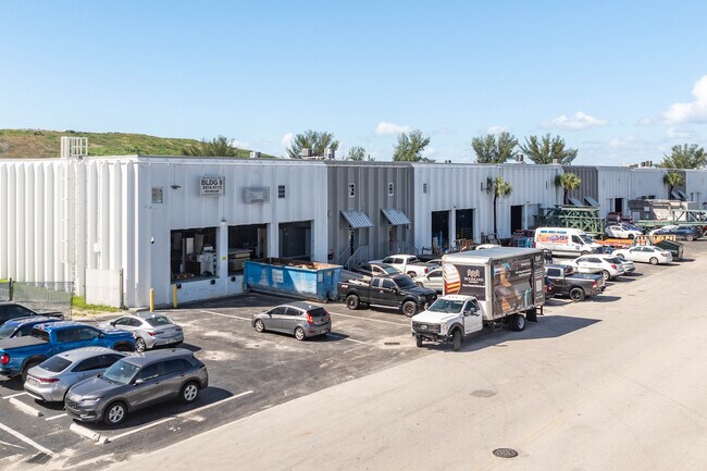 Plus de détails pour 9014-9112 NW 105th Way, Medley, FL - Industriel à louer