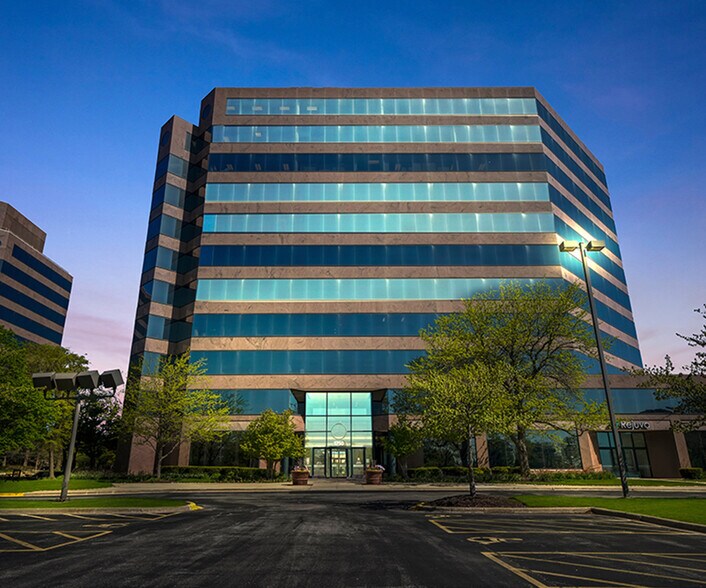1750 E Golf Rd, Schaumburg, IL à louer - Photo du bâtiment - Image 2 de 10