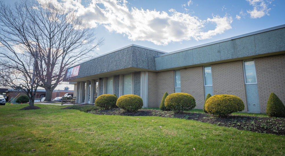 915 S Trooper Rd, Norristown, PA for sale - Building Photo - Image 2 of 3