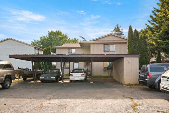 Plus de détails pour 903 W Charles St, Newberg, OR - Multi-résidentiel à vendre